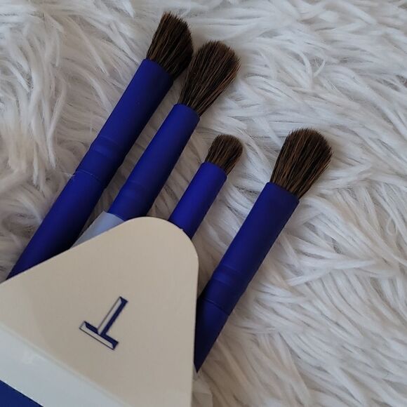 Tresluce Beauty Bundle - Eyeshadow Palette, Eyelashes & Brush Set - Picture 4 of 5